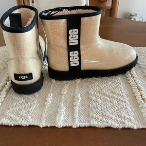 Authentic Ugg boots. Stickers are still on the sole. Size 9 perfect condition.